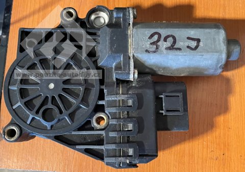 4B0959801E Motor stahování levý přední okna řidiče Audi A6 C5